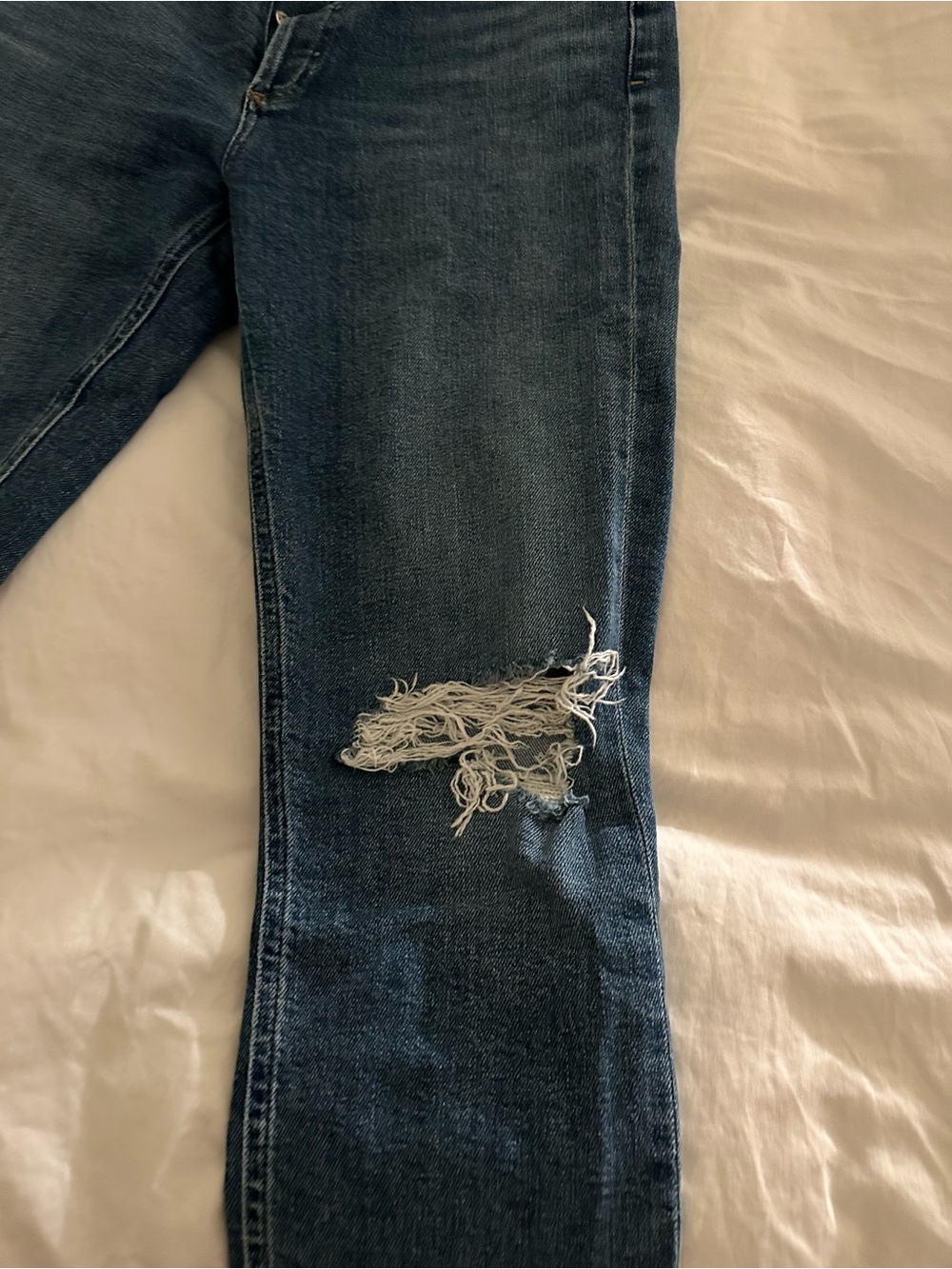 Agolde Mid-Blue High-Rise Cropped Skinny Jeans with Knee Distress - Picture 6 of 9